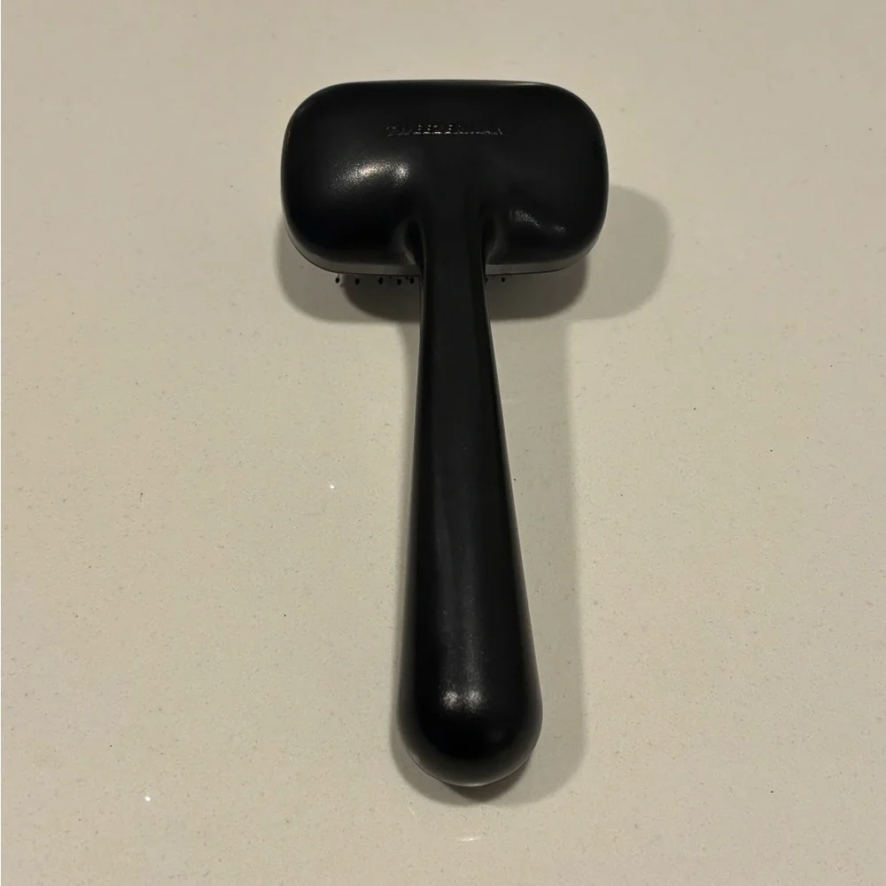 Tweezerman Small Coated Tip Slicker Grooming Brush